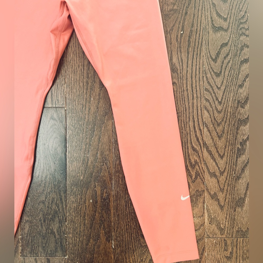 Women’s Nike Dri Fit Sheen 7/8 Leggings in Pink - Picture 3 of 5